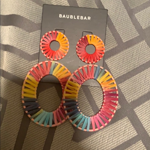 KIERA RAFFIA STATEMENT EARRINGS - Picture 3 of 3